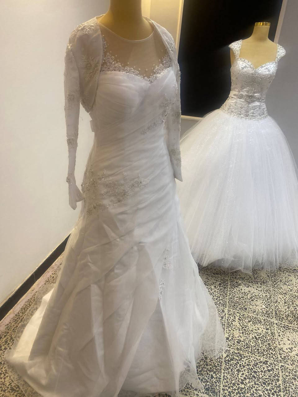 عندي بدلات اعراس جدد بس مخزونات ينرادلهن غسل وكوي العدد 250 بدلة اذا شلع على 50 الف القطعة 

***********
***********
