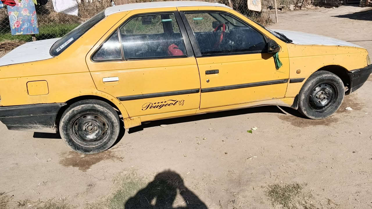 السلام عليكم اخوان سياره بيجو روا نضيفه مكينه وكير خير من الله رقم ابيض للبيع او  مراوس شعندك نزل رقم الهاتف ***********
