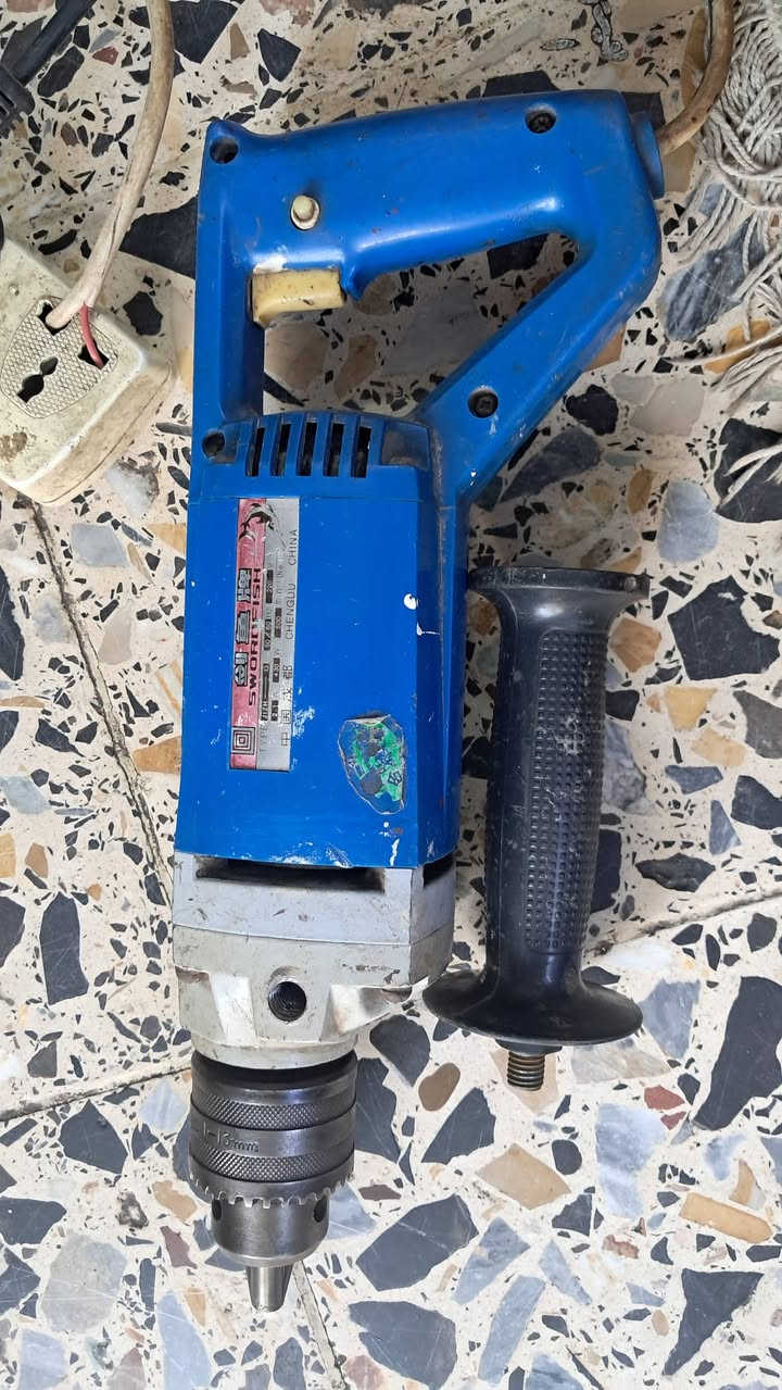 ادريل ابو الحوت استيراد الشركة العراقية التجارية نظافة جيدة جدا شغال ابلادي السعر ٥٠الف نهائي رجاءا يوجد توصيل ***********سيد عباس
