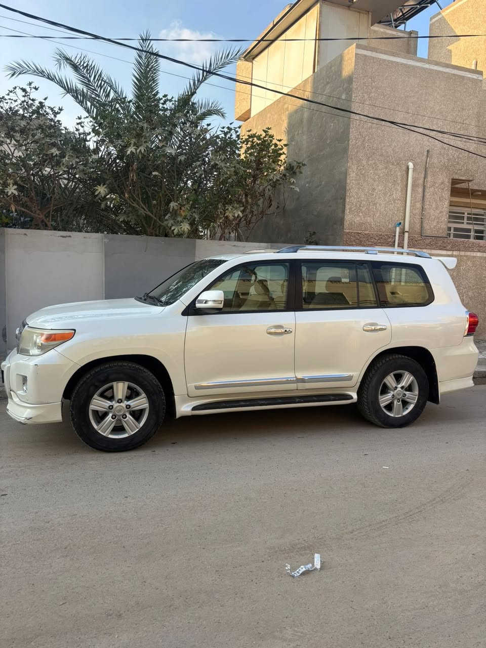 بسم الله 
لاندكورز. V8. 2013. سياره جاهزه من كلشي 
مثل ماموضحه بل صور. 
سعرها 36000.الف وبيها مجال بصيط
للتواصل.  ***********
***********   اتصال او واتساب.  
مكلف بل نشر
