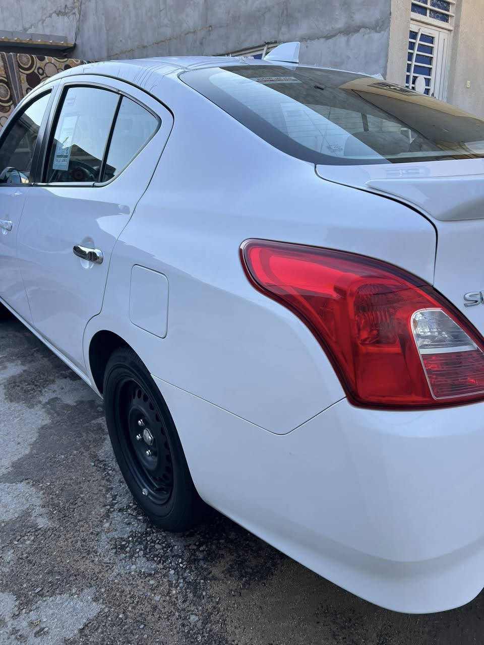 سلام عليكم
نيسان صني للبيع او مراوس مديل 24 شباج  جديد

ماشيه 31 الف سياره جديده وجاهزه من كلشي

صار بيها طخه خفيفه من وره وضاله ع وضعها

ام بليته زركه سعر 123 وبيها مجال قليل

اتصال ***********
