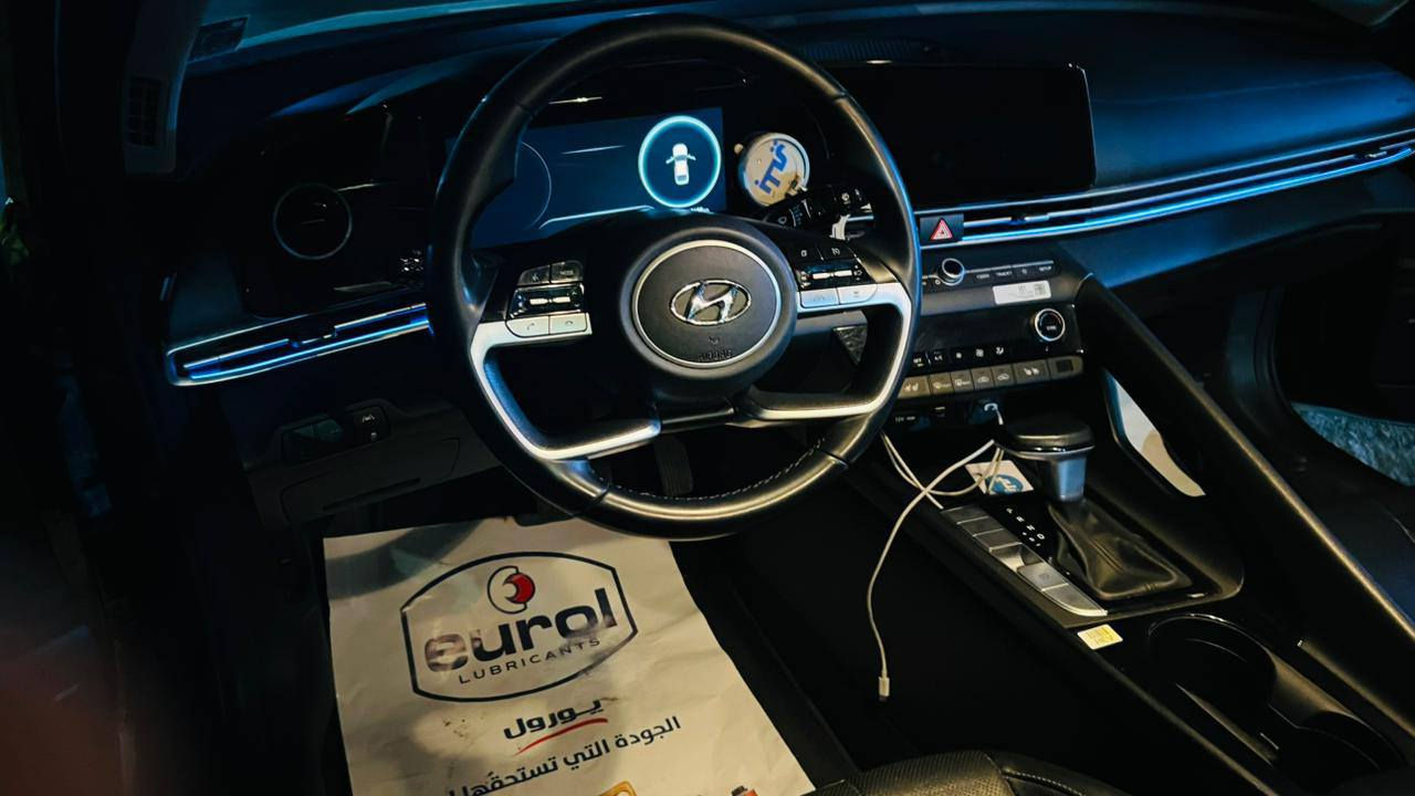 السلام عليكم سيارة النترا 2023 هايبرد فول مواصفات بيهة فتحة  تدفة تبريد بلكشنات  لون مميز رقم خصوصي  سايد بريك بصمة اشاير بل مري السيارة بسمي السعر 160مكاني بغداد العبيدي***********
