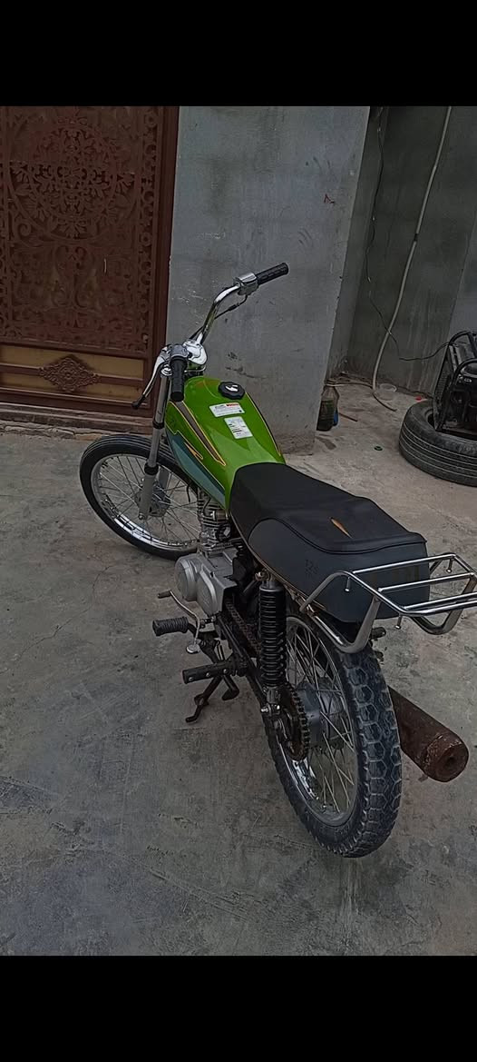 سلام عليكم  دراجه ادوات تعمير 25 الشاصي 15 الدراجه جديدي بس المكينه غديمه عندي وه شديته الهه الدراجه شوفت عينك كلشي جديد بس المكينه غديمه عندي  700 وه بيه مجال حك الجيه مكاني بصره كرنه 
 *********** بس واتساب شغال
