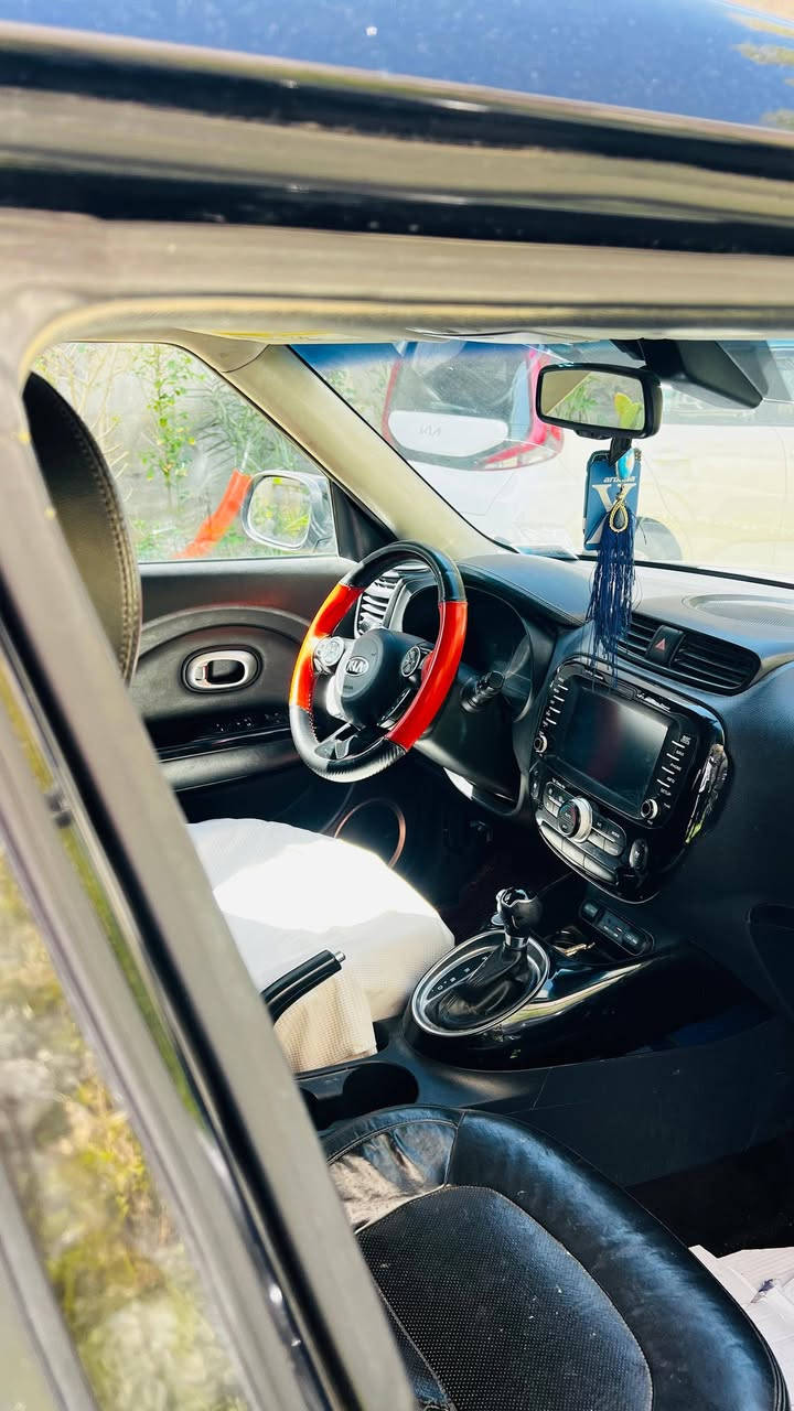 سول ١٦ فول مواصفات مكينة ٢٠٠٠ حادث جانبي بابين صبغ جهة السائق وجاملغ تبديل جهة السائق والجهة الثانية باب الخلفي صبغ اثر شخوط وجاملغ امامي صبغ . كير مكينة مكفولات السعر ١١٥ وبيه مجال مكاني بابل شارع ٨٠ 
***********
