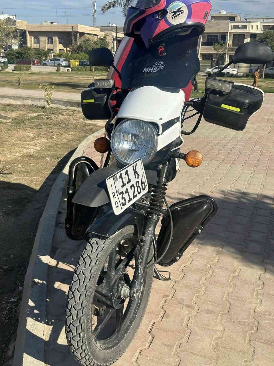 للبيع بوكسر 2022 الدراجه نضيفه كلش شوفه عينك
رقم وسنويه باسمي تحويل ثاني يوم
مجفت مره وحده تجفيت شركه 
مابيها نقص تشغل وتطلع على باب الله 
السعر مليونين وبيها مجال قليل كلش 
*********** بغداد حي العامل
