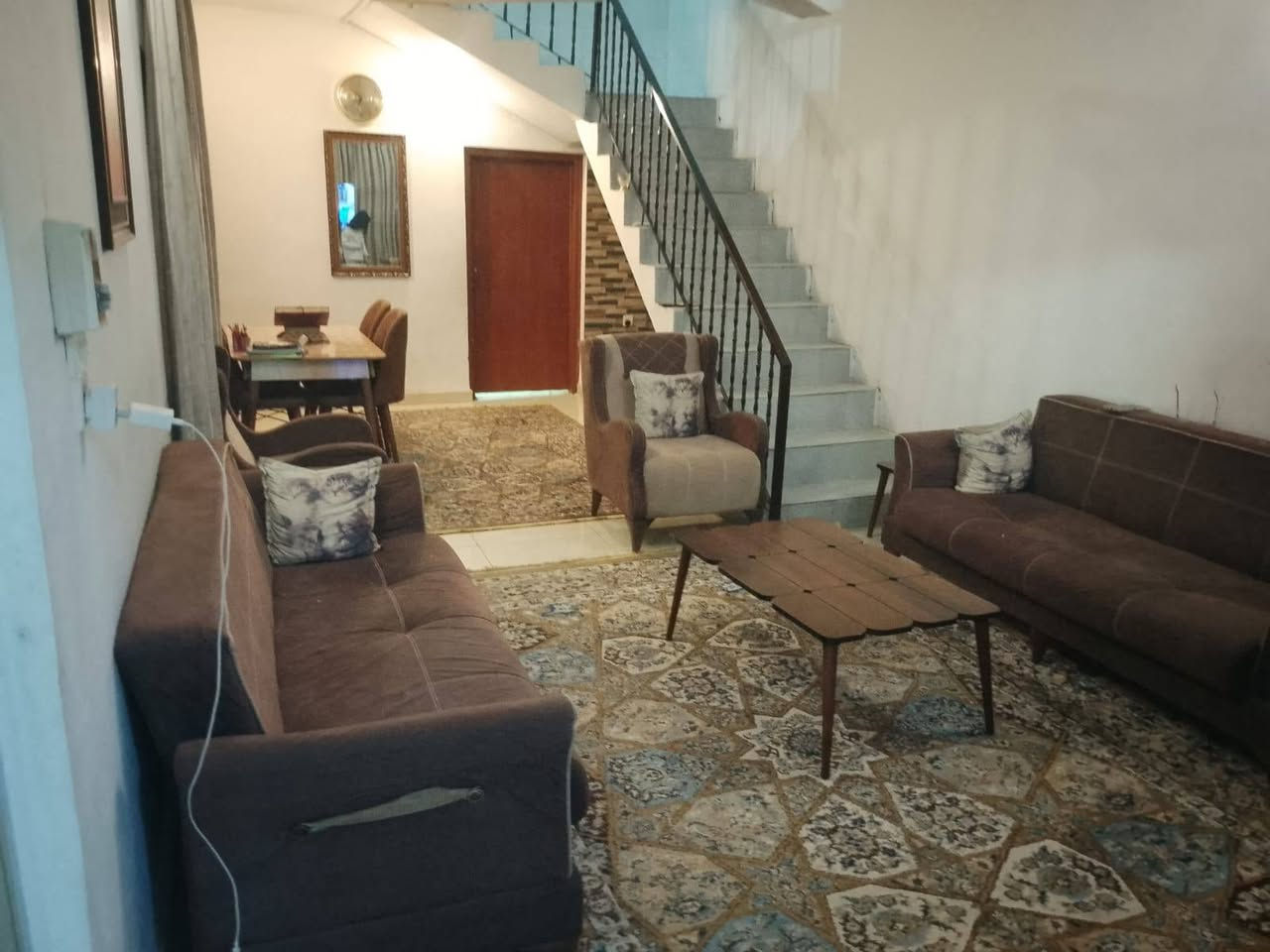 بيت ١٠٦ متر للبيع
بيت واجهه ٥ ونص ونزال ٢٠م يحتوي البيت
. مدخلين
.مطبخ مفصول
.صالة
. حمامين
. غرفة نوم
الطابق الثاني // غرفة نوم + حمام
الموقع// الغزالية - شارع مدير الأمن- مربع شجاع خلف حديقة الزيتون خامس فرع.
للاتصال ***********
السعر ٢٥٥ مليون
