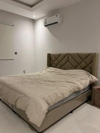 شقة موثثه مطلوب شريك غير مقيم الشقة شبابيه نضيفه كلش غرفتين وصالة العن...