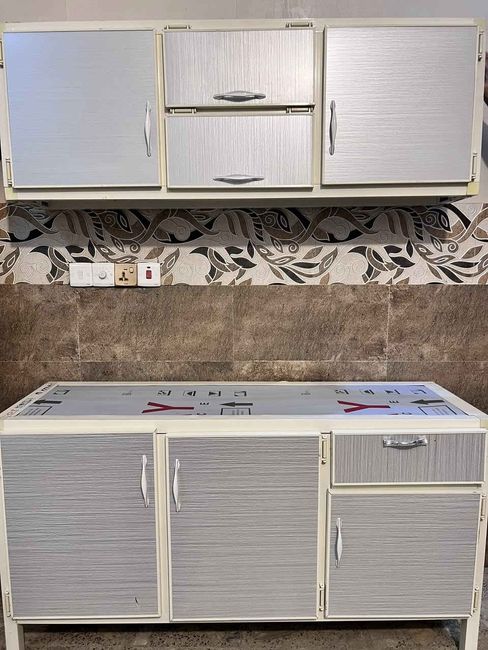 كاونتر نظيف جدا 
سعر مناسب 
ثلاث قطع 
المكان مدينة الصدر


**إذا كنت صاحب هذا الإعلان وتريد حذفه لأي سبب، رجاءا أرسل رسالة إلى الدعم الفني**