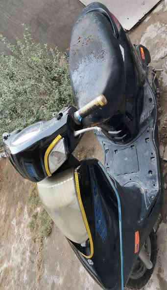 السلام عليكم دراجة بريز للبيع 375 الف وبيها مجال شلعة ومعدل وكهربائيات شغالة محرك أخرس تشتغل سلف وهندر وتخم تايرات مكاني بغداد الدورة تعال خاص او اتصل رقمي ***********
