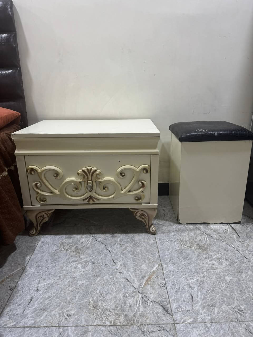 السلام عليكم غرفه مكانه الدوره شارع الصحه رايده ٥٠٠الاتصال ***********
