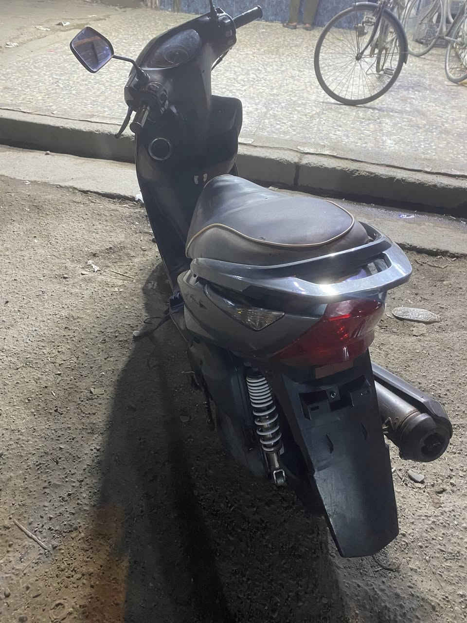 سلام عليكم ثعلب ١٤٠ للبيع مكاني بغداد شعب
رايده 550وبيها مجال دراجه شلعه معدل يشك كاعد ختم واحد ويه مكينه تايرات جدد كهربايات كله شغاله نوزل ٢٠٠٨ 

نقصه حاضنه مال طين جوه تانكي فقط كفرات كامله مكينه مفتوحه شرط وين ميعجبك افحص *********** مستعجل عل بيع
