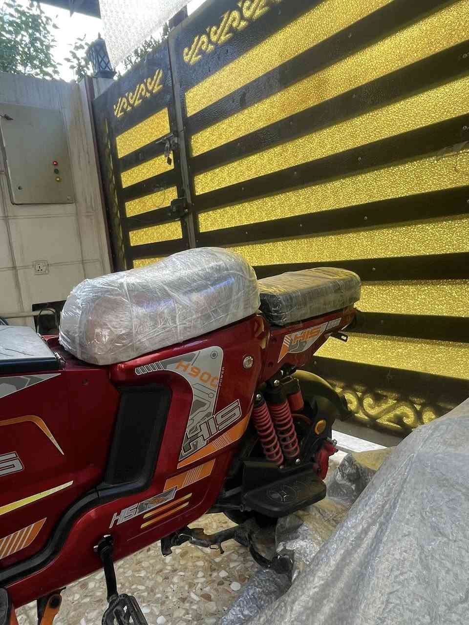 السلام عليكم شباب
دراجه شحن لبيع الدراجه كلشي ما ناقصه بس شغله صغيره الكلوب الامامي محترك اما البلوجكترات شغاله و بيه نظام بلوتوث و بيه نظام R رجوع الى خلف و بيه اربع دبلات خلفيه و بيه صندوق وصطي و يجي بريكاته عنبار و دسكات اماي خلفي و تجي اربع سرع العنوان بغداد العامريه شارع المنظمه الرقم ***********
