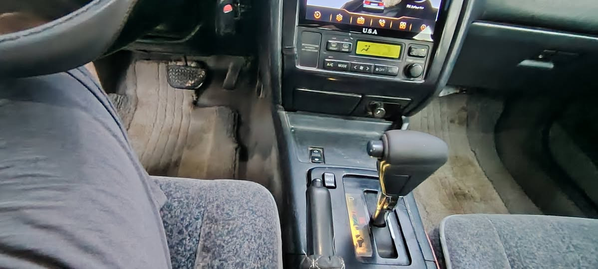 السلام عليكم ورحمة الله وبركاته مساكم  الله بالخير والعافية اخوان سيارة للبيع كراون راس الثور تكم نجف بسمي سيارة يسرة بلاد مو تحوير كلها شغاله شوكت تريد تحويل حاضر ان شاء الله مواصفات السيارة شادلها غرفه من اليابان خمس دكم لان غرفتها كانت تعبانه كلها كهرباء مكينه وكير وحداديه وتبريد جيده جدا مكان السيارة نجف كوفه العباسيه وهذا الرقم بيه وتساب السعر 120وبيها مجال ***********
