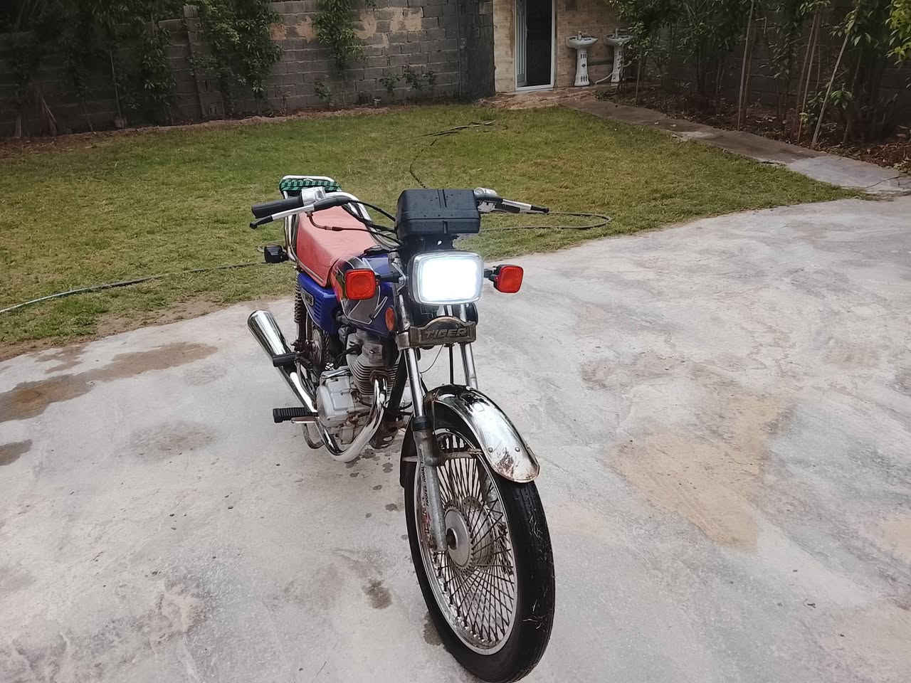 دراجه تايكر موديل ٢٠١٩ كامله من اي شي كهربائيات كله شغاله أورق كامله للعلم بيه دخانه قليله  مكاني كربلاء منطقة عون السعر 400وبيه مجال 
موبايل/***********
