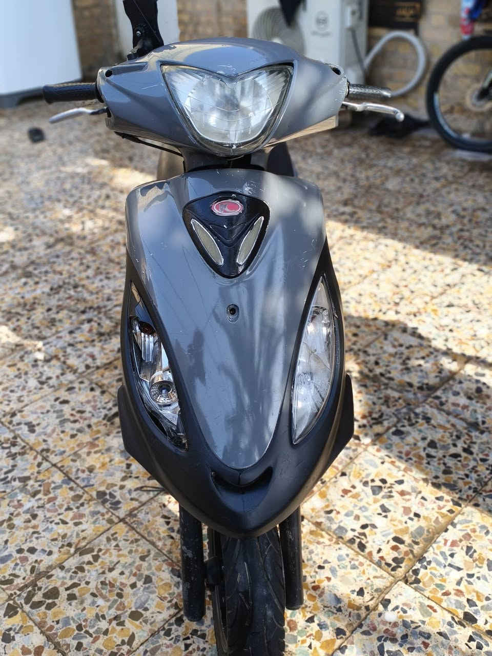 السلام عليكم
دراجه كامكو v2 اوراق 

. دراجه مفتوحه مره وحده دراجه نضيفه مابيه اي نقيصه اجويتر نضيف 
. بيه صالنصه رياضي دراجه خير من الله خدميه كامله مابيه اي نقص من 

. كهربائيات من كلش زوج تايرات جديد ستوني شاده ما ماشيه هواي 
من البيت للشغل 

العنوان: ميسان المجر الكبير 

سعر 550 وبيه مجال حك جيه موشراي لايتعبني رجاءً

للستفسار اتصال او واتساب 

اتصال: ***********

واتساب: ***********
