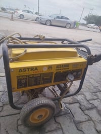 مولد بنزين • ١٢ أنبير • صوته هادئ