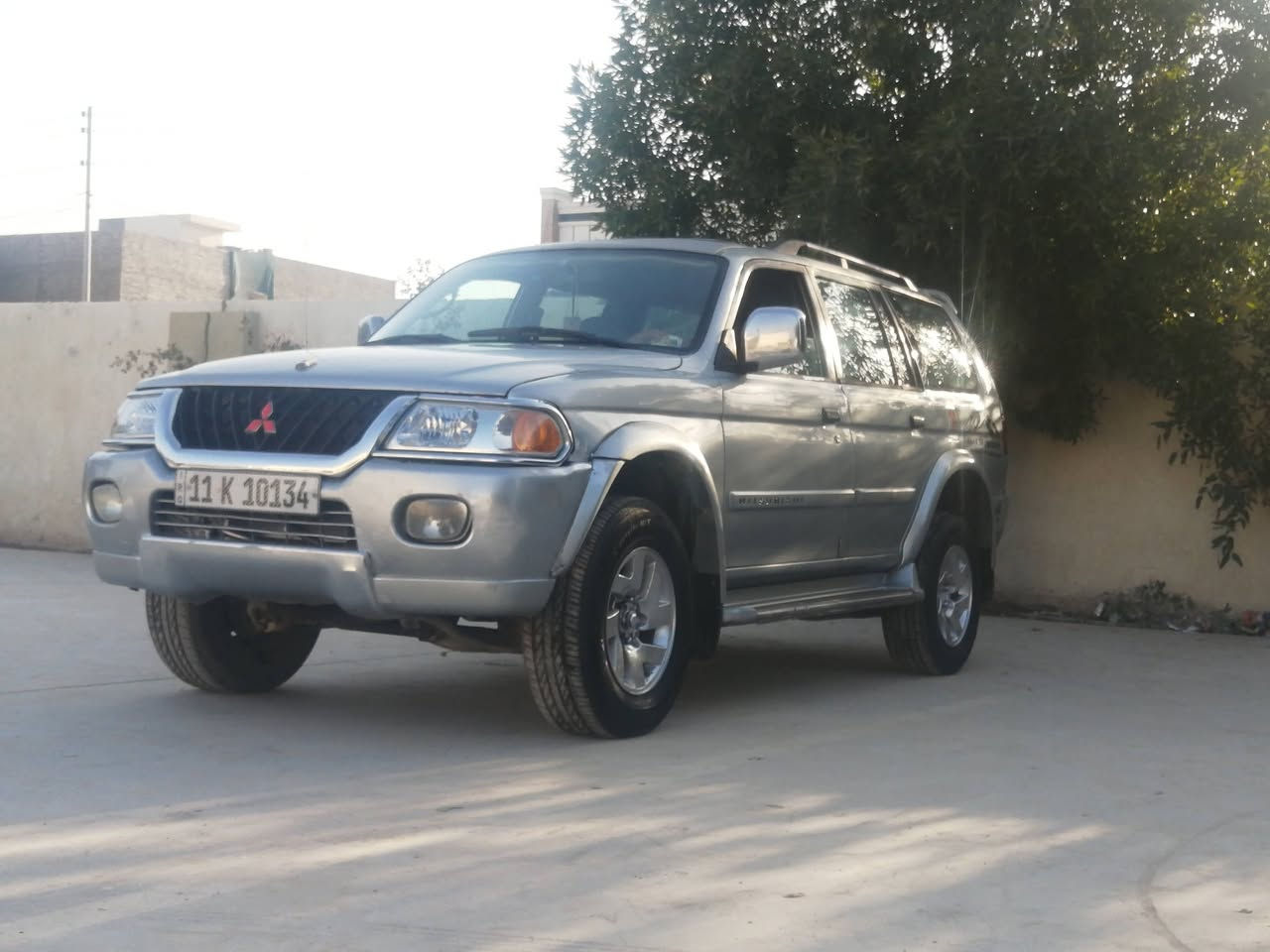 السلام عليكم باجيرو نتيفيا 2000رقم بغداد دولي مصبوغه عام محور ملكه vvt  سياره كير محرك صدر خلفي وامامي نضيف كهربائيات كلها شغاله وتبريد بي بوري مكسور غراضه كلهة موجوده سونار موجود مكاني الفلوجه السعر 67وبيها مجال رقمي بي وتساب ***********
