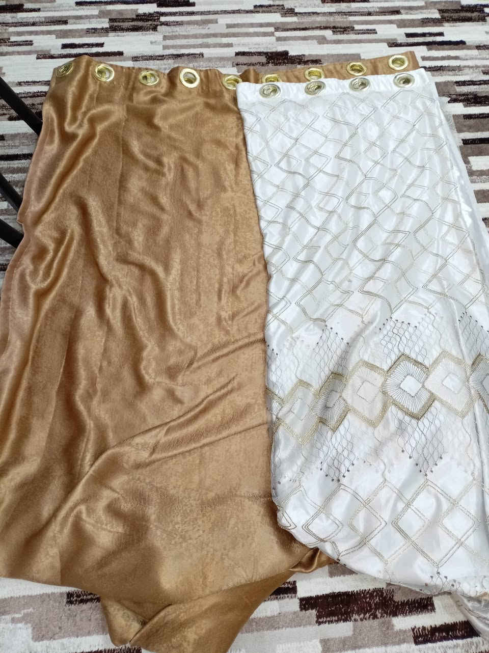 للبيع 
بردة قماش شاموا اخت الجديدة 
مكاني موصل الايسر 
***********
واتس اب
