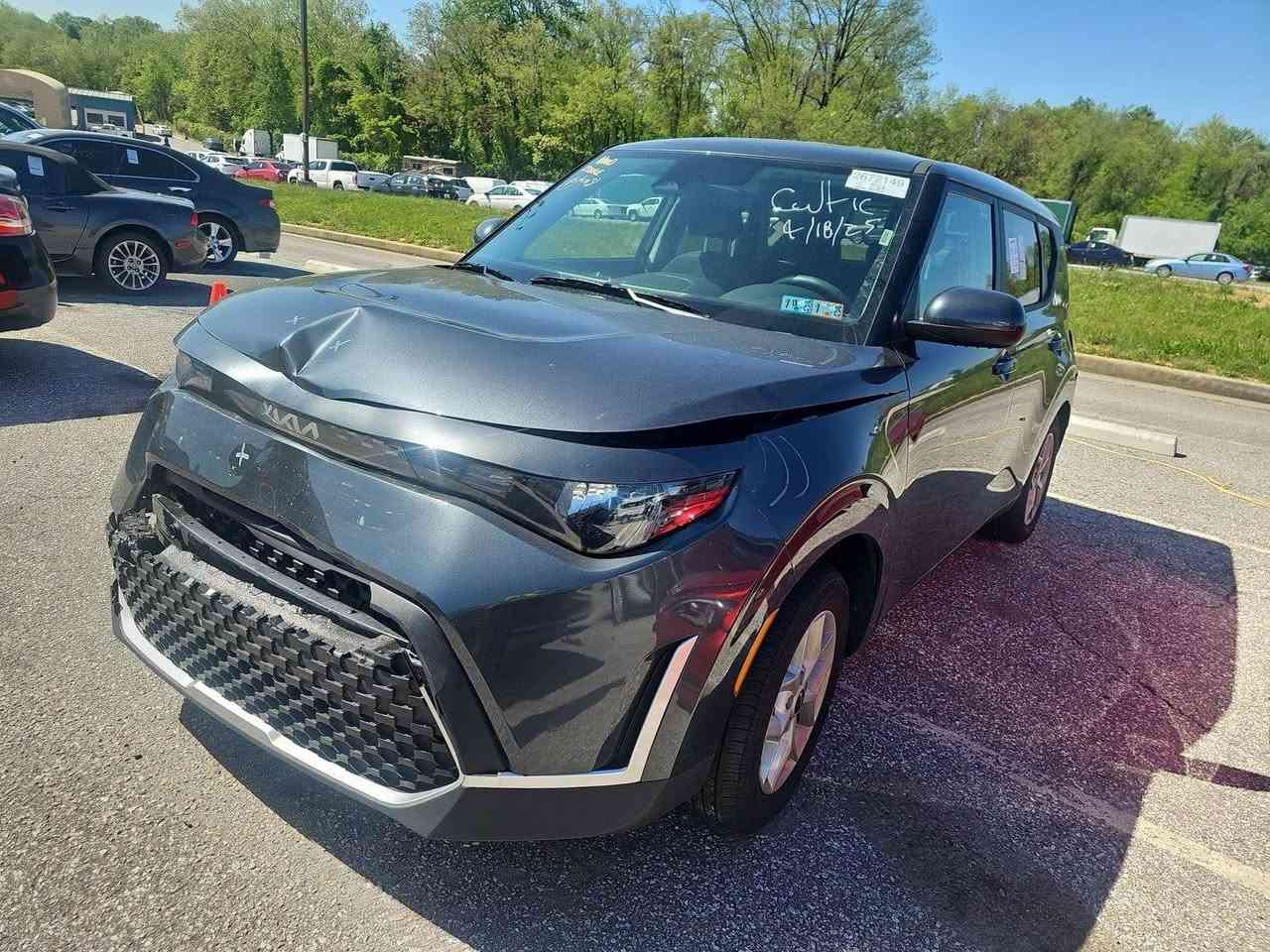 السلام عليكم 
كيا صول 2024 للبيع
  رقم فحص مؤقت
صور الحادث موجوده بالمنشور والباقي كفالة من الصبغ 
مكينة كير كلها مكفوله
 شواصي راديترات كلها سليمة شركة  وشرط الفحص والسونار
ماشيه 28 الف ميل 
مواصفات السيارة رادارات امامي جانبي وخلفي
توقف ذاتي  وقيادة ذاتية وتحديد مسار ونقط عمياء
ويل كب 17 بلادي وكامرة وشاشة كبيرة تدعم كاربلي
داخل رصاصي وفول تحكم ستيرن 
مكينة 2000 دوش 
المكان بابل 
السعر 145 ورقة وبيها مجال بسيط 
الاستفسار أكثر الاتصال على الرقم
 ***********
