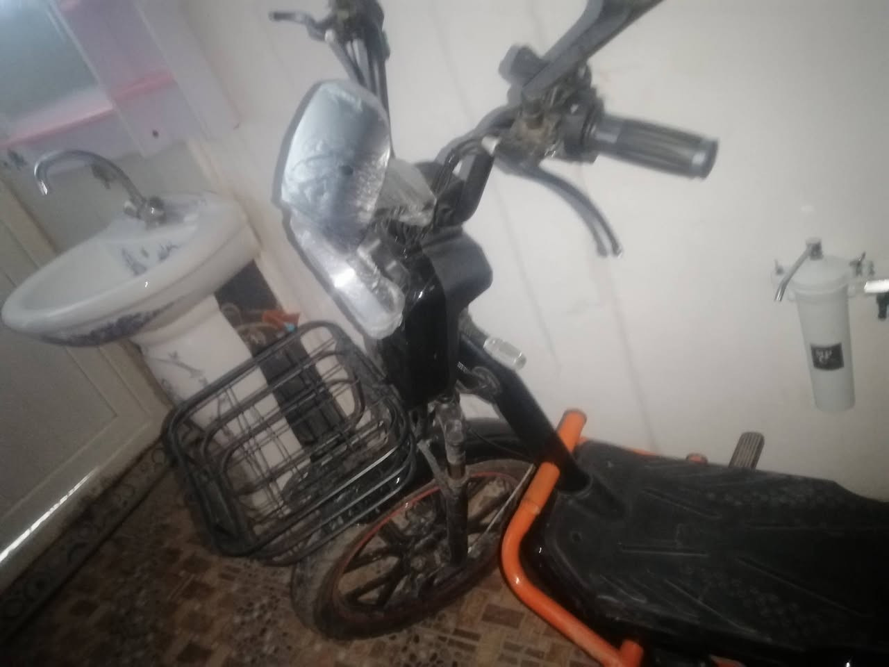 سلام علیكم
للبیع دراجة شحن نوعیة korea mr 2025 كهربایات كله شغالە بطاریة مابی عیب بس یرید تغیر ملف مال طایر  لان انی ضرب طسة كلش قوی هسه یروح ویقطع یروح یقطع حجم ملف 2500W انی گبل ثلاث اشهر اشتریته بایسكل 520 الف سعر 350 الف وبیها مجال رقم *********** او تعال خاص مکانی کرکوک دروازە
