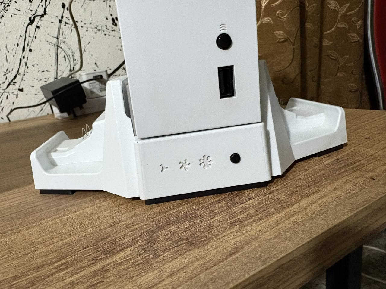 جهاز سيريس اس مستعمل قليل جداً مع كامل ملحقاته الاصلية بالاضافة الى شاشة من شركة بلاك ولف165HZ(FHD)مع فان تبريد من شركة دوبي ويد من كيم سير(g7) مع يوبي اس من بور ماكس التواصل

***********
