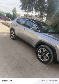 جيب كومباس • مكينة ٢٤٠٠ • مشي ٧٠٠٠٠