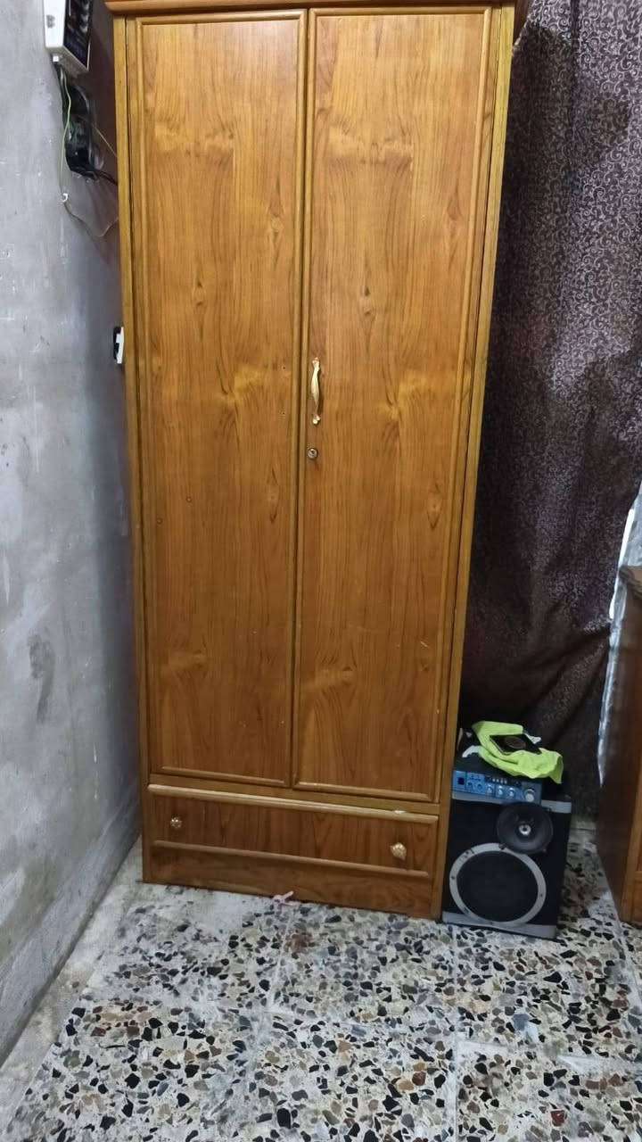 ‏
‏غرفه  نوم ، كنتور  6 بيبان  مقوس، 
‏ميز تواليت  جربايه + ملحقات،  كنتور   طفل
‏السعر  700.. العنوان  ***********
