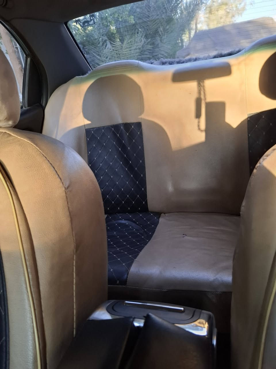 سلام عليكم 
سوناته وفود موديل 2003محرك 4 سلندر 
سياره جاهزه بيه تلحيضات بسيطه مصبوغه عام بيه طخه خفيفه باب السايق وجاملغ الخلفي بدون اي دواخل تجي تفحص وتشوف بعينك السعر ٦٢ وبيه مجال بسيط 
بغداد الدوره .***********
