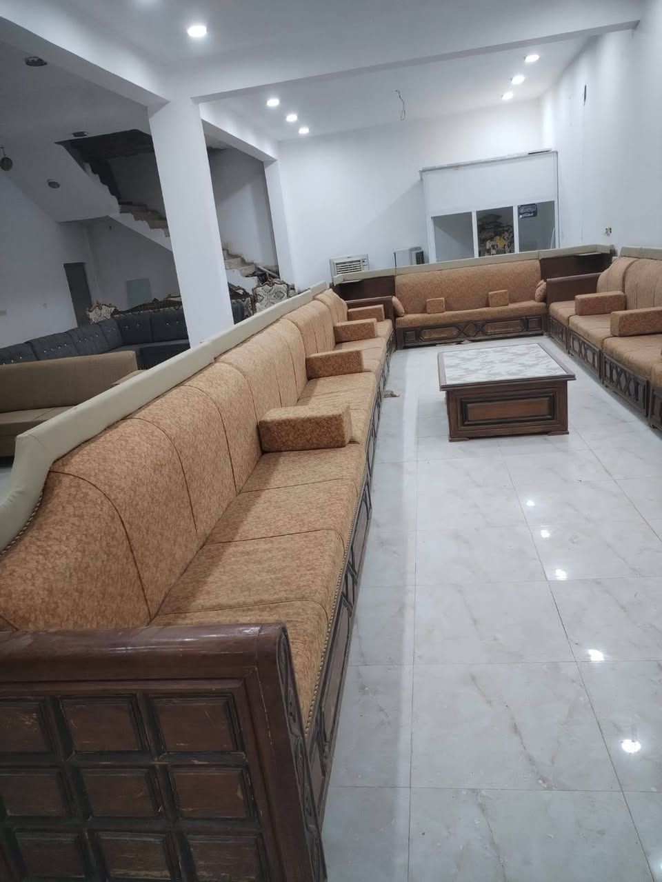 للبيع سعر ٦٠٠
١٨متر زوايه ٢
***********
