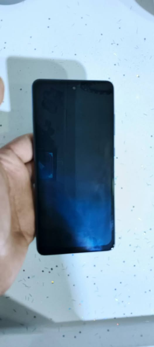 موبايل جلكسي A52s 5G ذاكرة 256 رام 8 تليفون كلش حلو و نضيف 

السعر 170 
الررقم ***********
