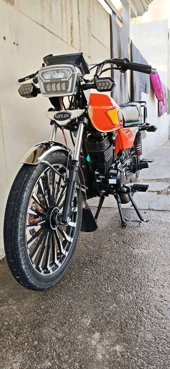 دراجة سولنك 2025 محرك 200 SBF ضاغطة وزنجيل بدون اهتزاز ماشي 1400 انشد قبل شهرين دراجة شخط مابيها والسعر مليون و25 الف  ...درع جديد 
الرقم *********** واتس واتصال
بيع مستعجل ولجديد مالته اسئل ع سعرة
