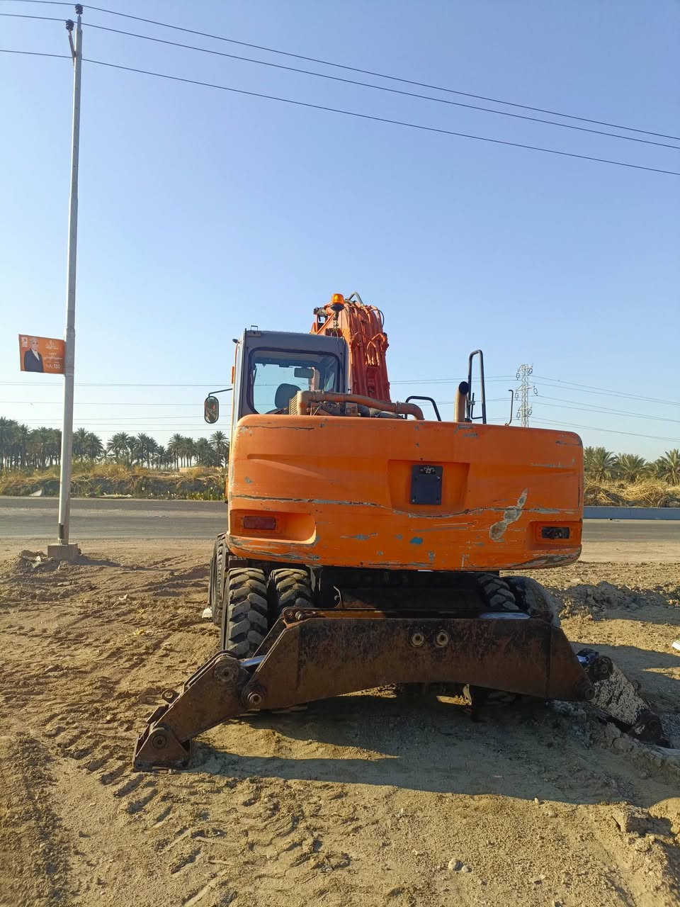 السلام عليكم
للبيع حفارة زت حجم 160 موديل 2006
حفارة مشتغلة 15الف بس تبريد كهربائيات كله شغالة ع وضع الشركه 
مكينه بلاديه مامفتوح بيهة شي مكفولة كفالة عامة 
رقم بابل
***********
