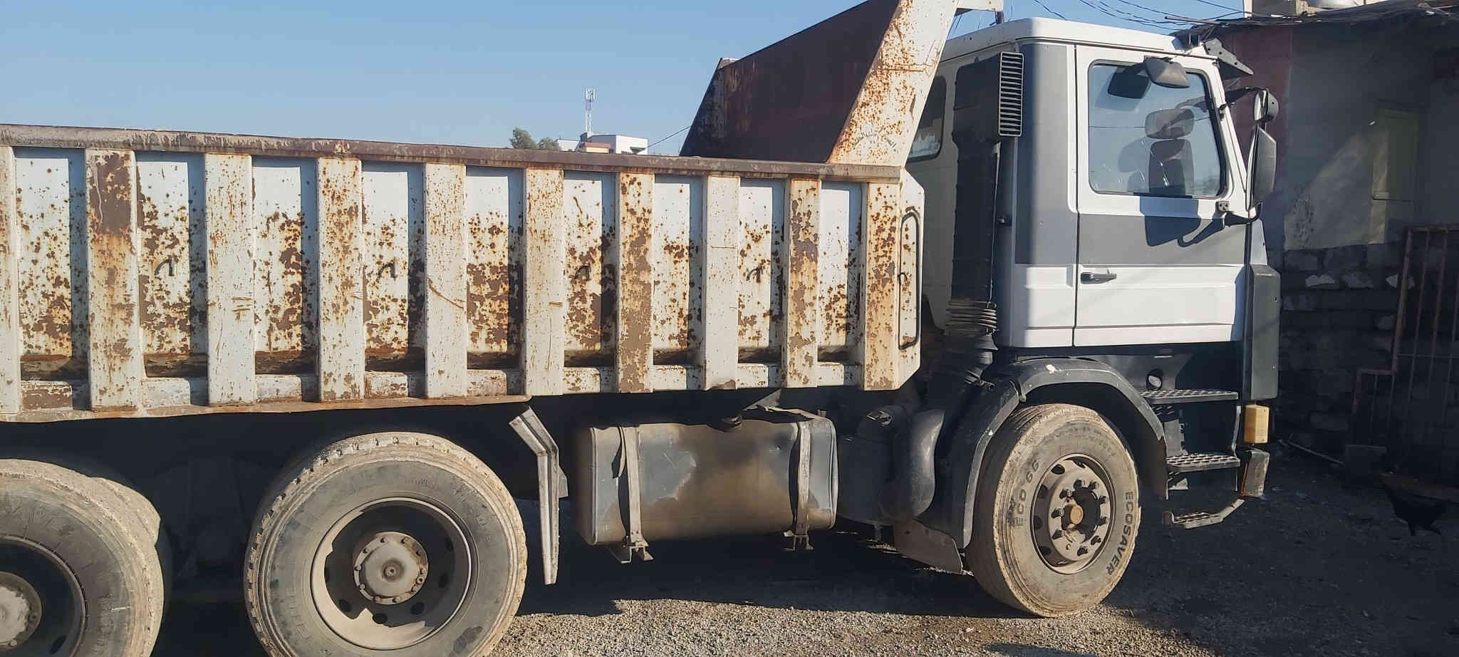 سلام عليكم عندي قلاب ١١٣  موديل ١٩٩١ سنويه ساقطه صار ٣ سنوات مجموعه مان## نص جيف الكير بل بك يفلت ولسعر 180$ وبيها مجال للطيبين 
وسياره بسمنا   *********** مكان سياره في دهوك
