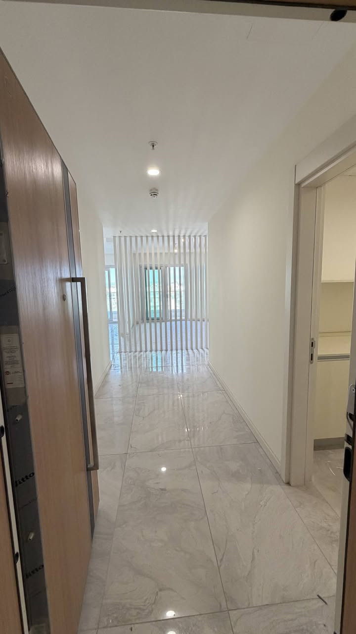 Unfurnished Apartment for rent located in Erbil,
In Empire Square, with an area of 143 SQM
(2+1) two Bedrooms with Living Room 
✅ The price is 650$ per month 

Consists of:
- 1 Living Room
- 2 bedroom 
- 2 bathroom
-  kitchen
-  balcony 
Floor no: 6 with external view
(other offers are available) 
✅ Contact us on WhatsApp or DM:

✅ +964 751 075 5055 

#apartmentforrentinerbil #apartmentforrent #realestate #empire #apartment #goldenzone #erbil
