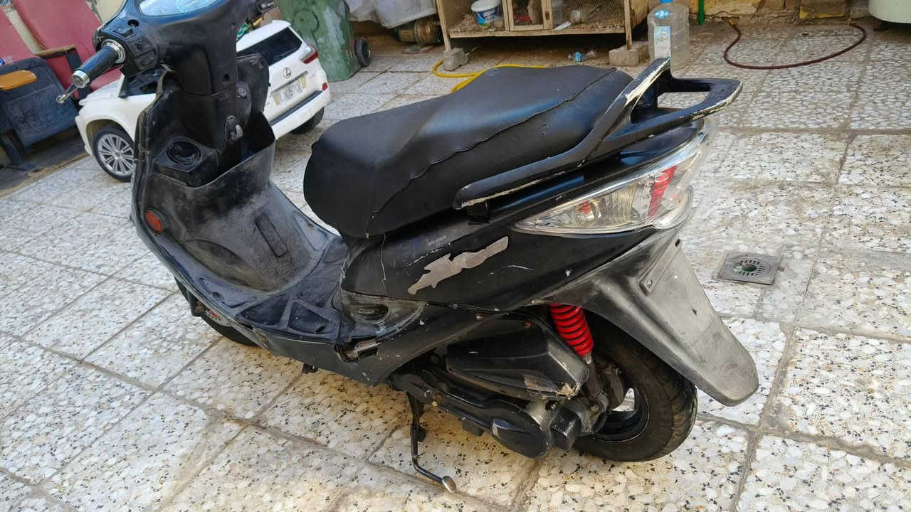 سلام عليكم دراجه كامكو جي فور للبيع دراجه نضيفه مكينه مفتوحه مجفته مكينه ناعمه حلوه نهضه معدل كهربائية كله شغاله مانقصه شي السعر 325 وبيه مجال مكاني نجف كوفه حي ميسان رقم ***********
