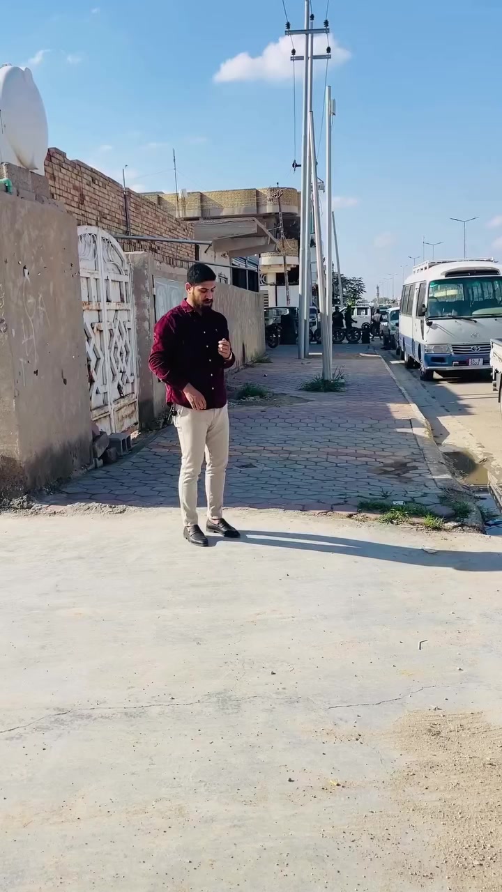 الدار يباع قطعه
الموقع واسط النعمانيه حي العسكري قريب ع كاتب عدل 

المساحه 240
الوجه الاول 20
الوجه الثاني 12

الدار قابل لسكن ومرتب ايضاً
صاله
ستقبال 
مطبخ 
غرفة نوم
مجمع صحيات داخلي خارجي 
الطابق الثاني 
غرفة نوم 

للتواصل والاستفسار 
***********
