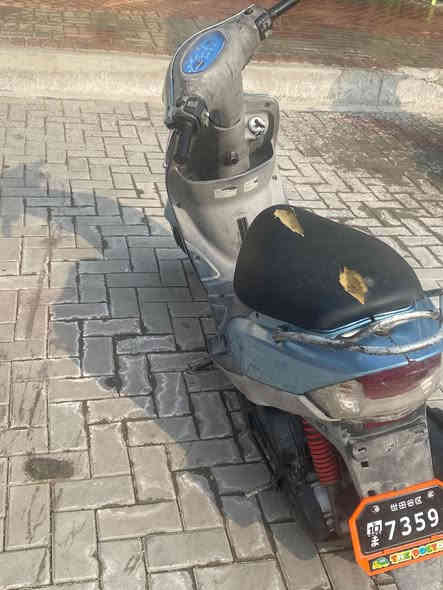 البيع دراجه حلو نقصه بس باتري كهربياته كله شغاله مكينه ناعمه تشغليته نص هندر سعره 500وبيه مجال مكاني بغداد مدينه الصدر 
رقم ***********
