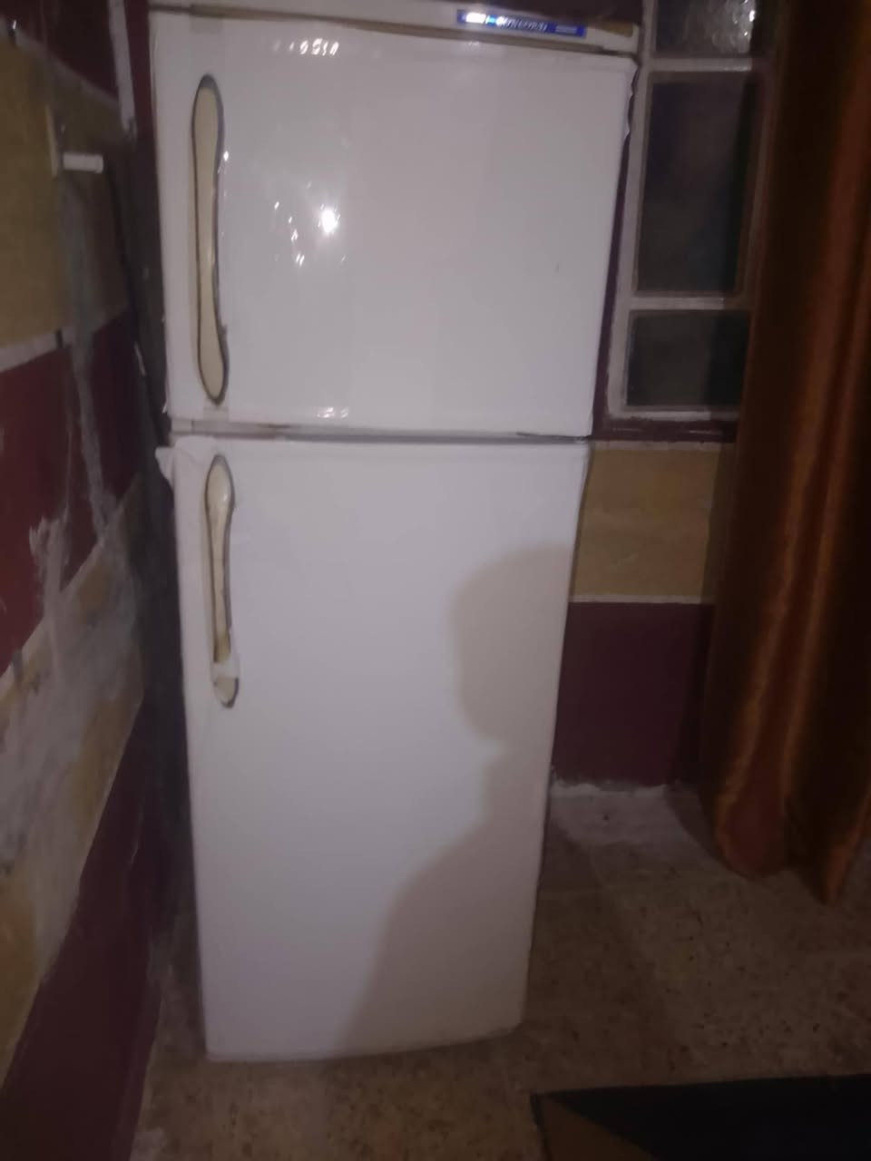 ثلاجه للبيع  ع شرط تجي تشغله وتفحصه وتاخذه ونطيك بيه ضمان ثلاجه كشره نضيف كلش سعر 100 وبيه مجال عنوان نجف شارع مدينه ***********
