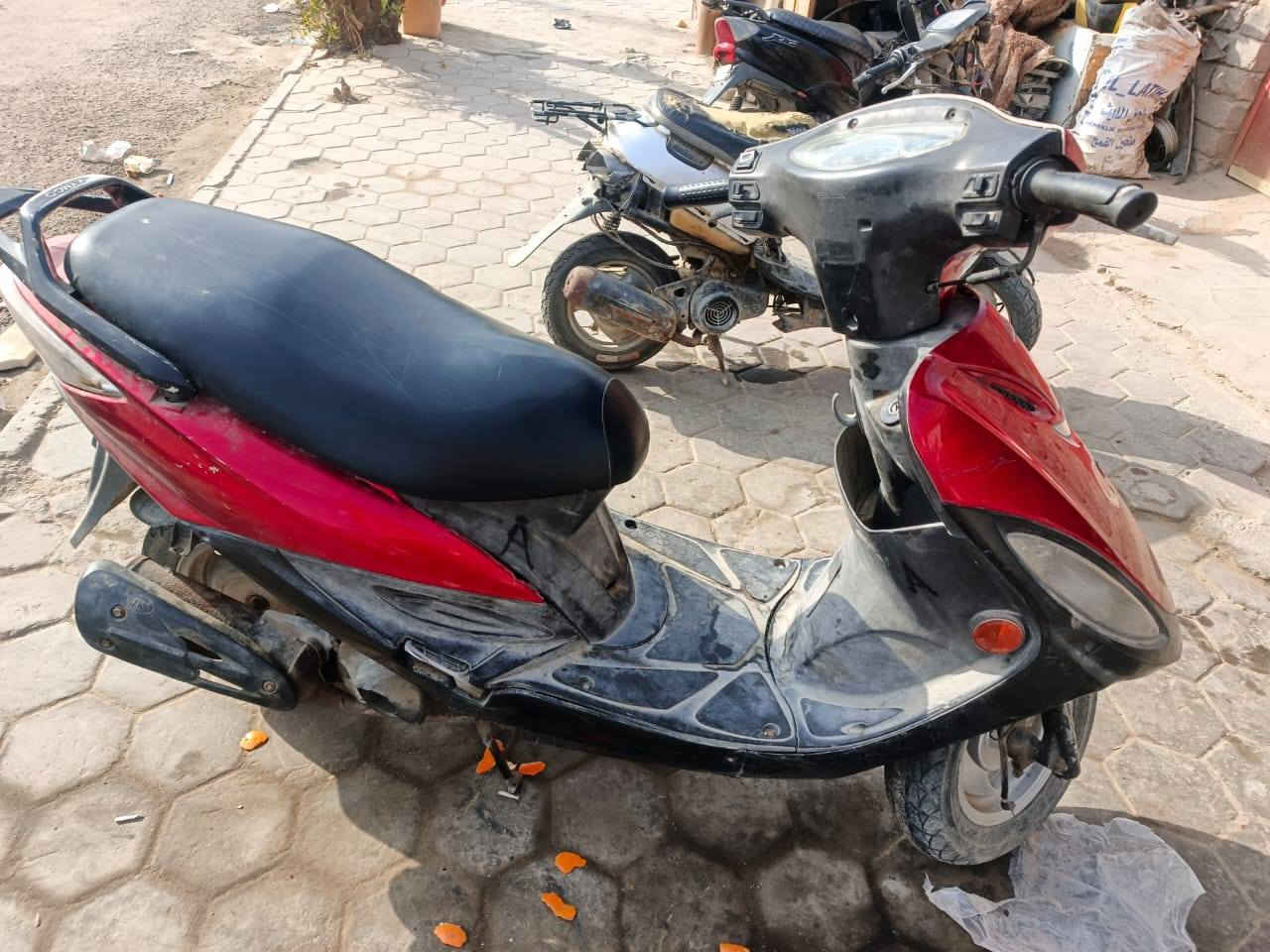 جي 4 طالعه هاويه كله شغال ترايك للبصره السعر 350 وبيها مجال ناعمه وشلعه تاكل الكاع ***********
