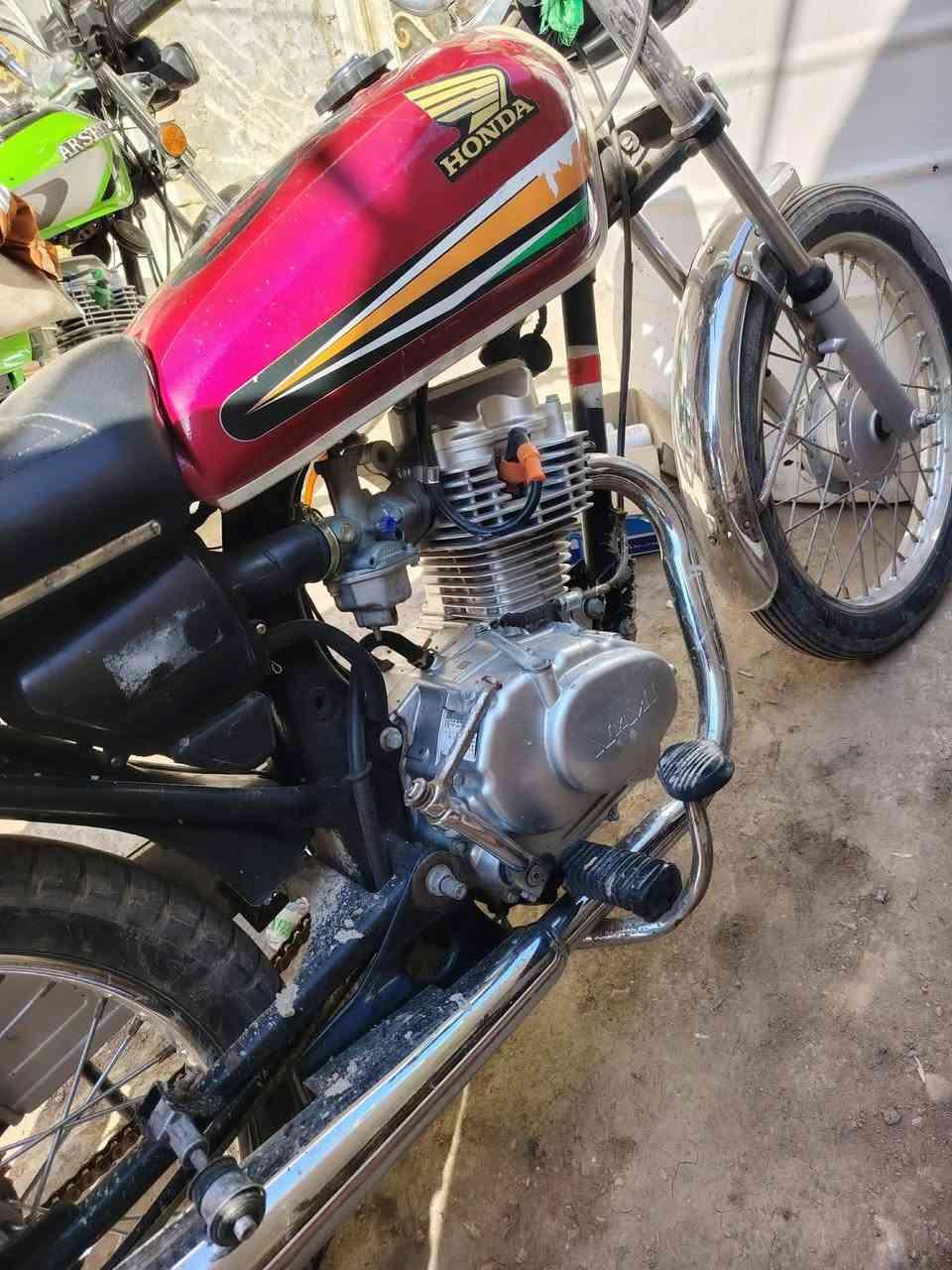 السلام عليكم دراجه اربعه كيراصولي مداور ثاني يوم  للبيع السعر 650 بيهه مجال قليل الرقم ***********
