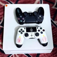 بلاي4 سليم • نضيف • مع ٣ العاب