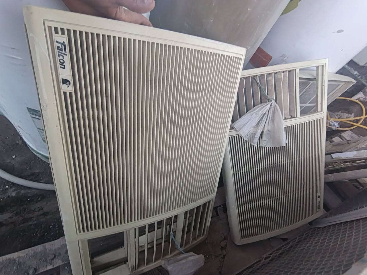 مكيفات falcon  امريكي الاصلي شرط ماداخلات تصليح كمبريسر البرودة اذ ماتكرص كرص مرجوع العدد ٦ مكيفات السعر ٢٥٠ مكاني رميثة ***********
