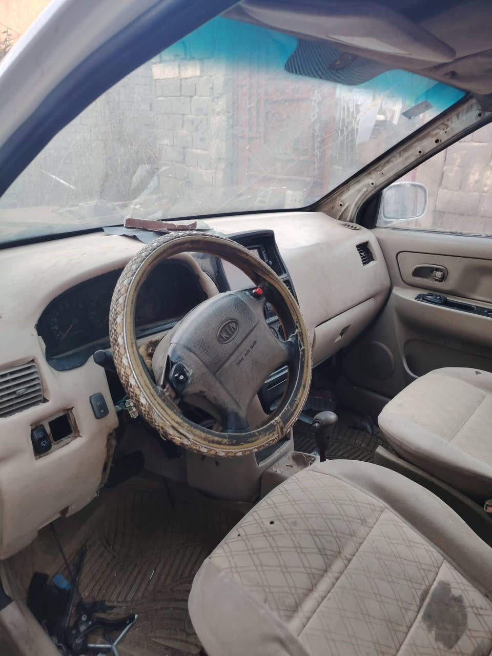 كيا كارنز 2002 رقم كربلاء سنوية 27 سبعة راكب سعر 25 وبيهة مجال محرك مكفول والباقي شوف العين كوم حديد***********
