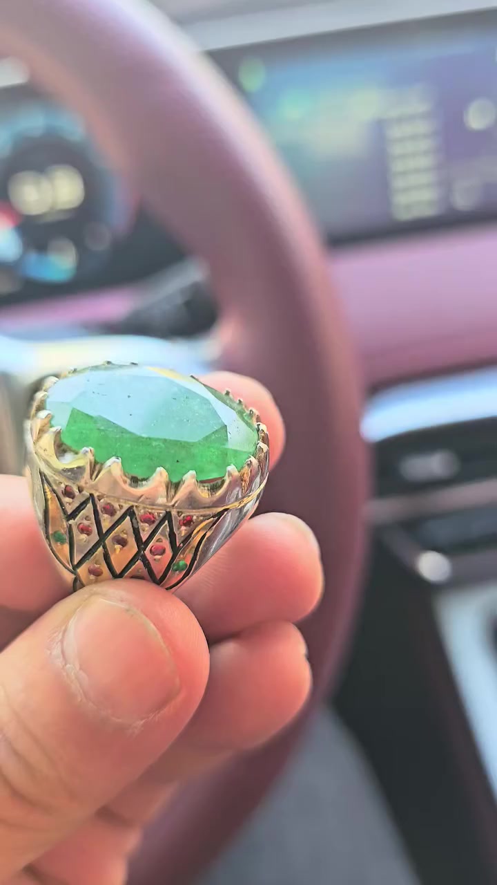 خاتم زمرد كبير وصياغة يدوية ثقيل مطعم بزمرد وياقوت افريقي قياس 23 للبيع


**إذا كنت صاحب هذا الإعلان وتريد حذفه لأي سبب، رجاءا أرسل رسالة إلى الدعم الفني**
