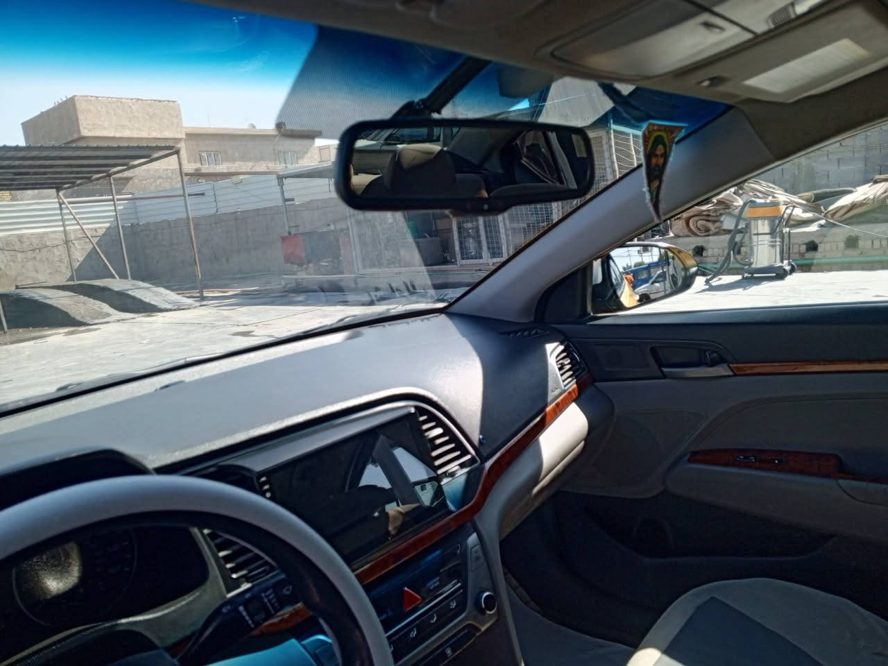 السلام عليكم النتره للبيع  امري كي حادث جاملغ خلفي والحوض ربع منه معور والباقي ليبل واحد حداديه وتخم تاير جديد وكير ومكينه لاتبخير ولاتنقيص حداديه تكسي جوال بسمي تبريد تدفىه مصفره هيه وغرامات السعر 118وبيه مجال المكان كربلاء طوريج امراوس الاتصال ***********
