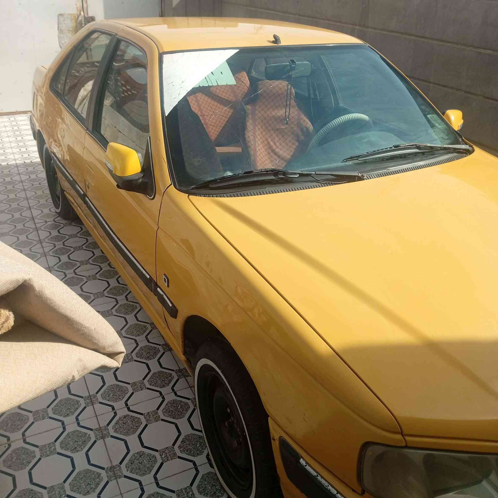 السلام عليكم بيجو بارص للبيع الموديل 15 ثانويه لل 27 سياره كامله جير ومكينه وحداديه وكهربائيات هيئه عليها ورقه وغرامات مطلوبه ورقه سعر 35 وبيها مجال  العنوان الديوانيه حي العسكري.(***********)
