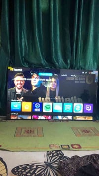 سمارت 4k للبيع جديده صارلي سبوع من ماخذهه الكارتون ماله موجود حجم 65 ا...