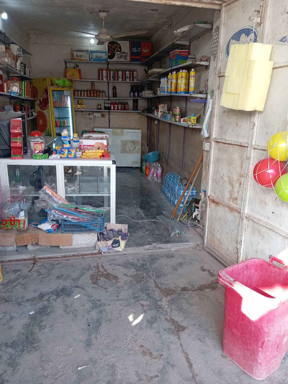 محل حلويات للبيع عارضه +2 مجمده +رفوف مع الميوز   المنيوم حمالات اجباس /*********** اتصال فقط اجاوب
