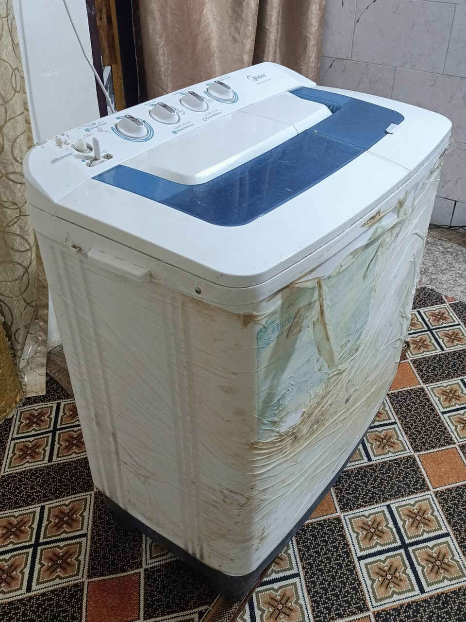 السلام عليكم غسالة ميديا جديده وشغاله ب 125 مكاني حي اور سبع قصور شارع ابو علي موجود توصيل ***********
