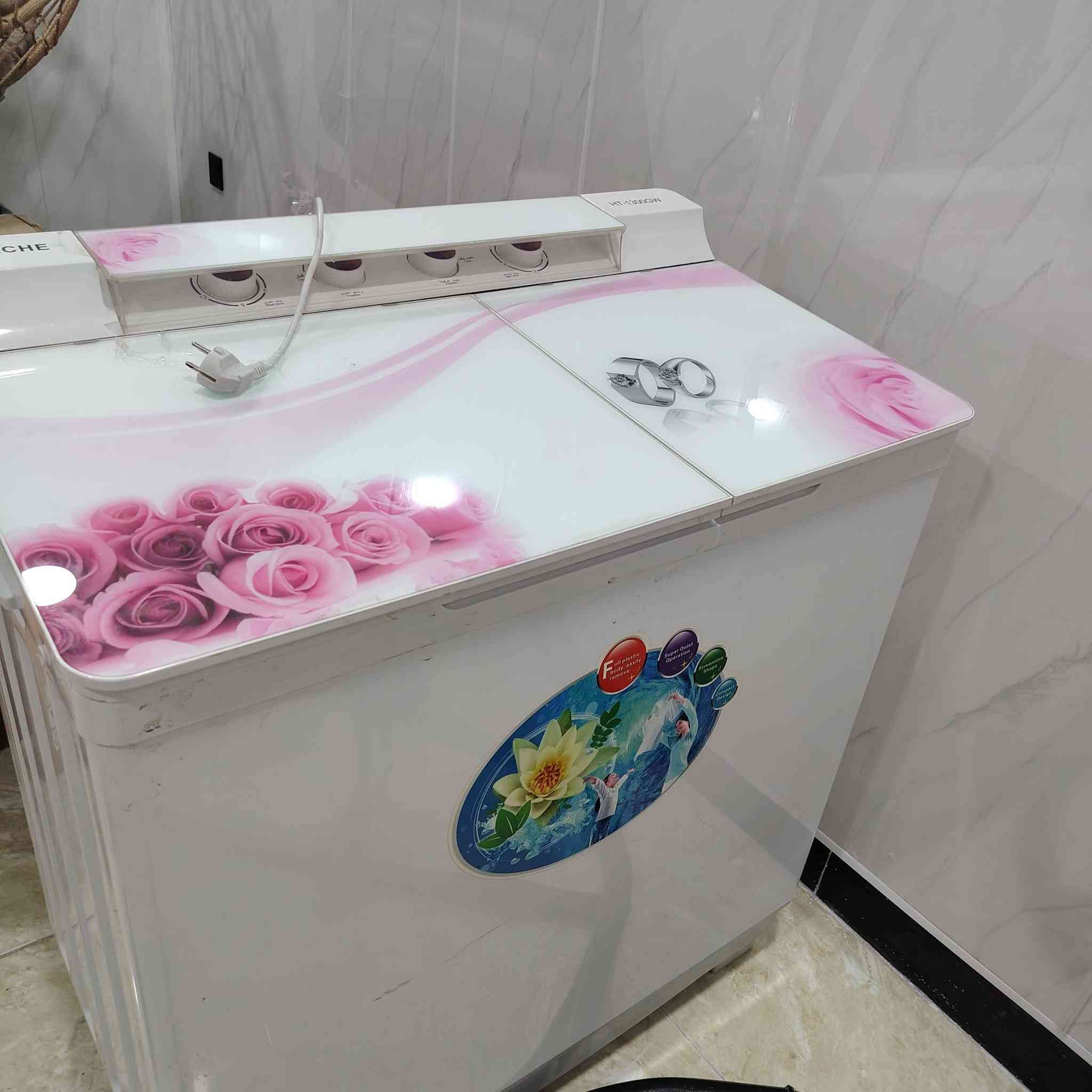 غسالة هيتاشيي حوضين حوض كبير بلازمه سعرها 150 الف للاستفسار، ***********
